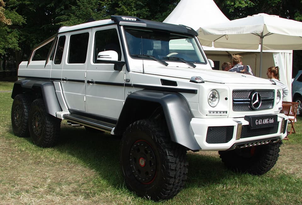Mercedes-Benz G 63 AMG 6x6 de seis ruedas en una exhibición en 2014